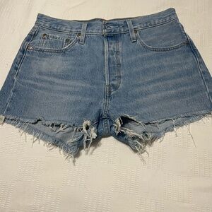Levi’s 501 Shorts - High Rise, Fitted Through Hip - medium wash size 29